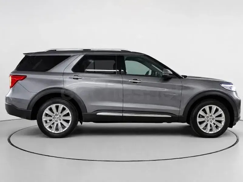 Usado Ford Explorer Platinum 457 CV (336 kW) 2022 Gris / plata SUV