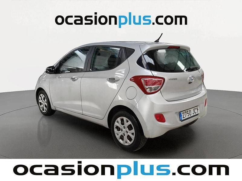 Usado Hyundai i10 67 CV (49 kW) 2015 Plateado Utilitario
