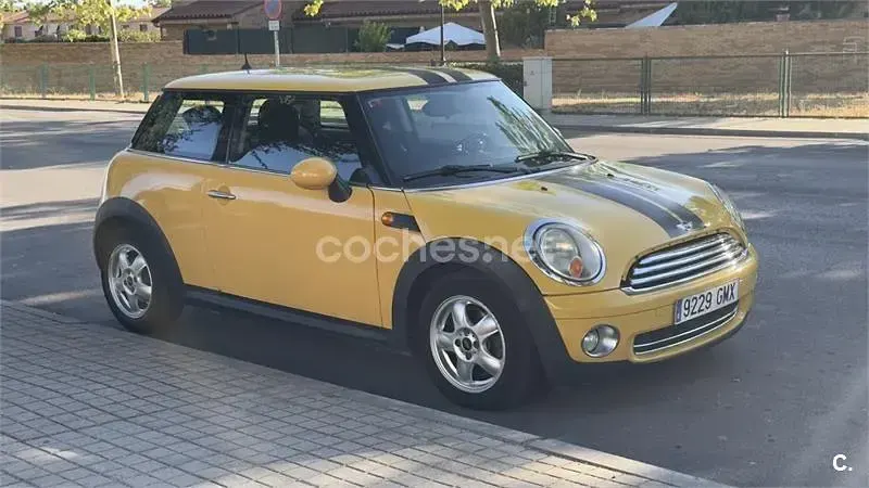 Usado Mini ONE 75 CV (55 kW) 2009 Amarillo Utilitario