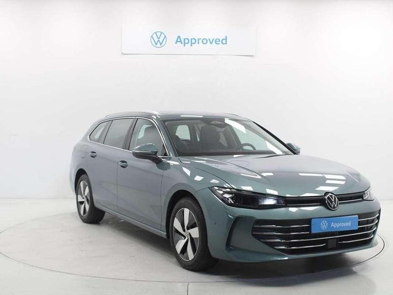 Verde Nuevo 2024 VW Passat Business Familiar | 36.400 € (Super precio) - Imagen 1/4