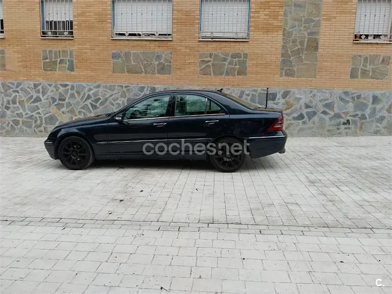 Usado Mercedes C220 Classic 125 CV (91 kW) 2000 Azul Berlina