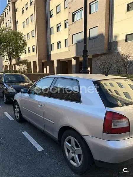 Usado Audi A3 Attraction 130 CV (95 kW) 2001 Gris / plata Utilitario