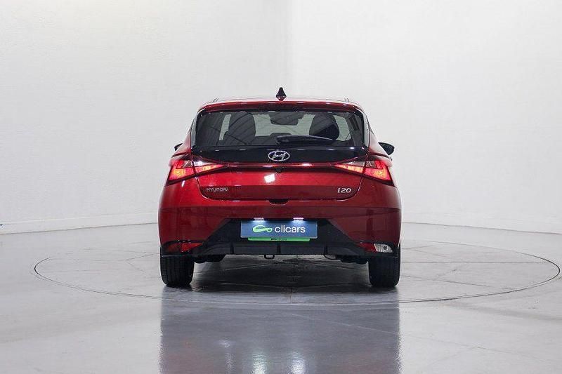 Usado Hyundai i20 100 CV (73 kW) 2022 Rojo Utilitario