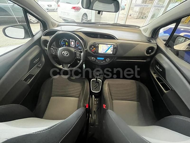 Usado Toyota Yaris Hybrid Active 100 CV (73 kW) 2019 Blanco Berlina
