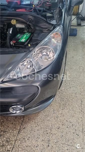 Usado Peugeot 207 95 CV (69 kW) 2009 Gris / plata Familiar