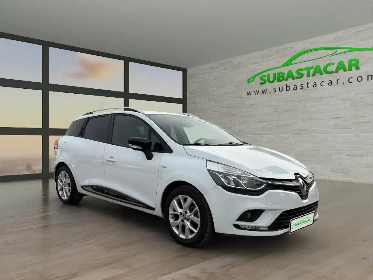 Usado Renault Clio GrandTour LIMITED 90 CV (66 kW) 2018 Blanco Familiar