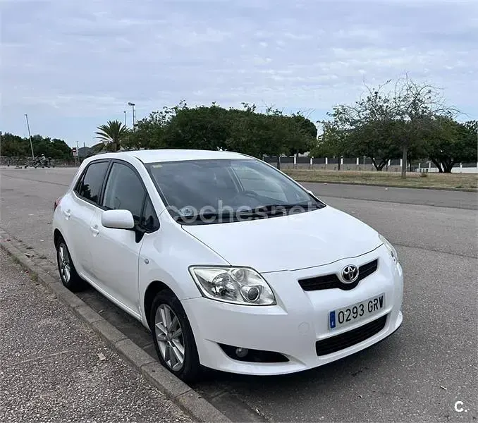 Usado Toyota Auris Active 90 CV (66 kW) 2009 Blanco Utilitario