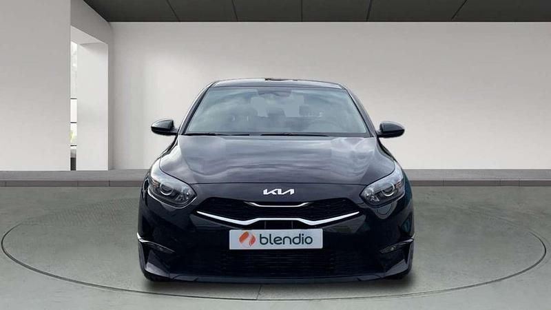 Usado Kia Ceed 101 CV (74 kW) 2024 Negro Utilitario