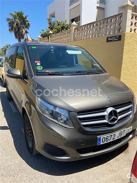 Usado Mercedes V200 Avantgarde 136 CV (100 kW) 2014 Granate Monovolumen
