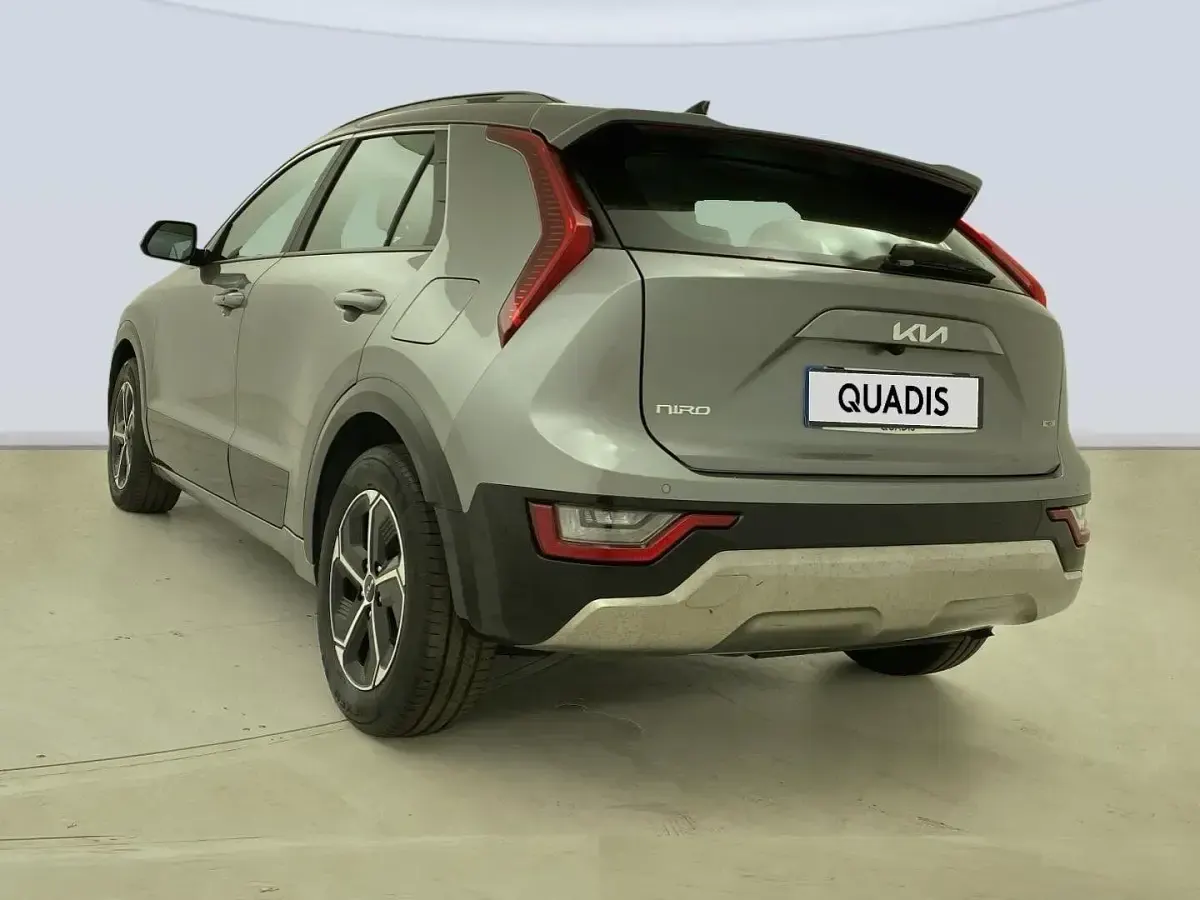 Usado Kia Niro 129 CV (94 kW) 2025 Gris SUV