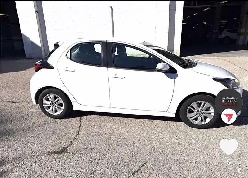 Usado Toyota Yaris Hybrid Business Edition 116 CV (85 kW) 2021 Blanco Berlina