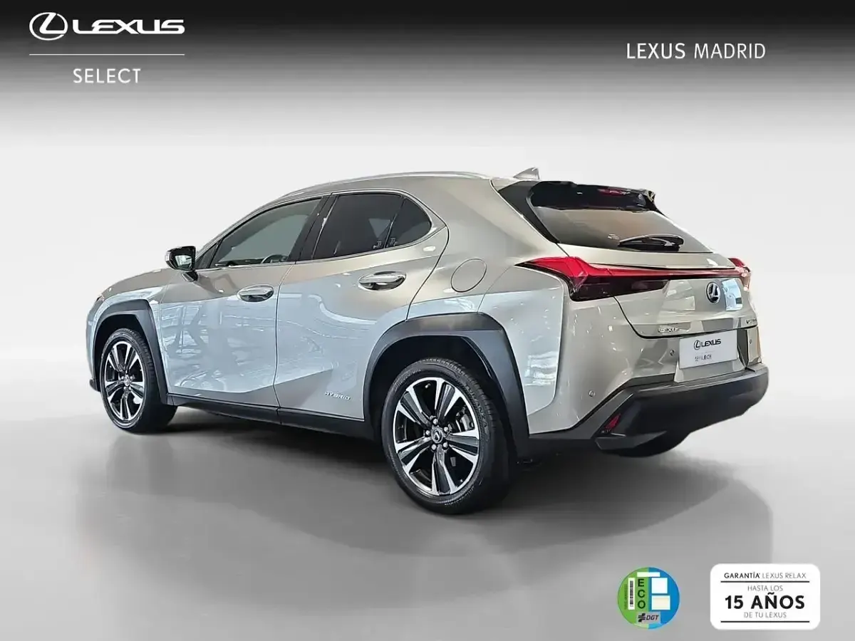 Usado Lexus UX 184 CV (135 kW) 2022 Gris SUV