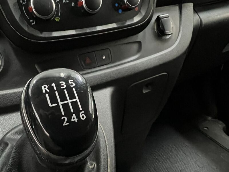 Usado Nissan NV300 120 CV (88 kW) 2021 Blanco Van