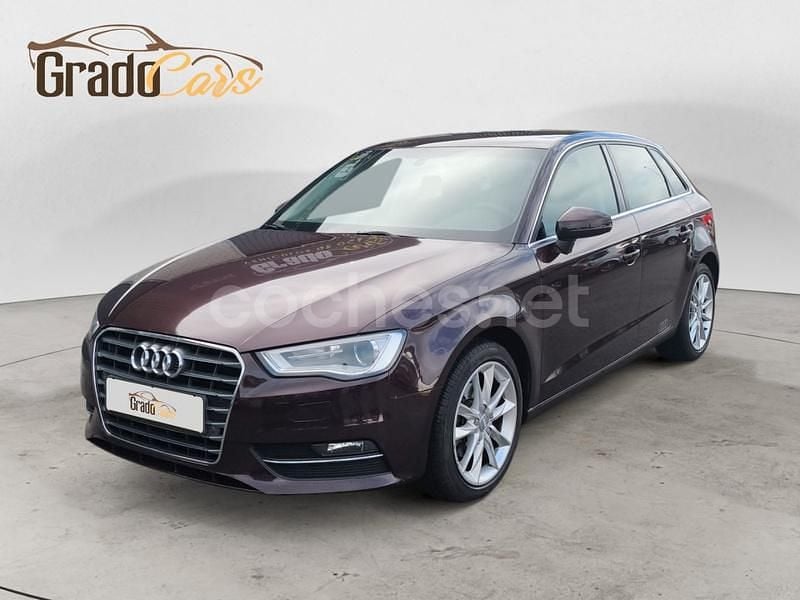 Violeta / lila Usado 2015 Audi A3 Attraction Berlina | 12.490 € (Buen precio) - Imagen 1/4