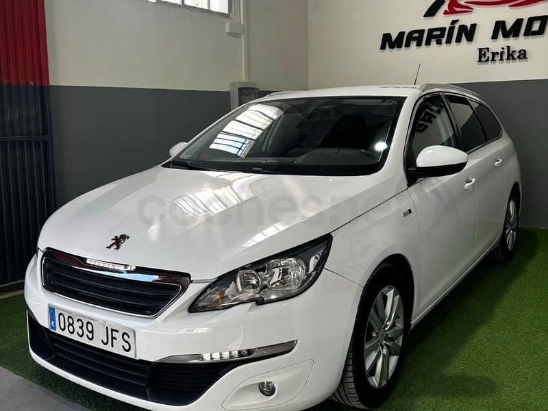 Usado Peugeot 308 Active 130 CV (95 kW) 2015 Blanco Berlina