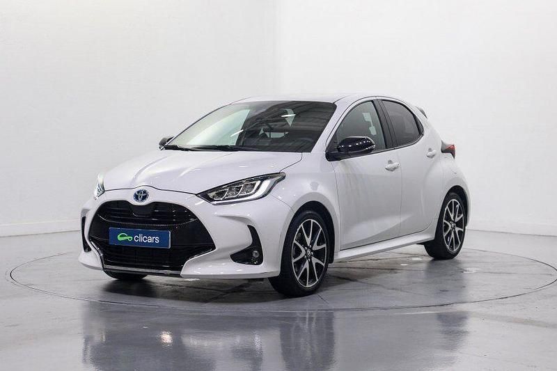 Usado Toyota Yaris Hybrid Style 116 CV (85 kW) 2022 Blanco Berlina