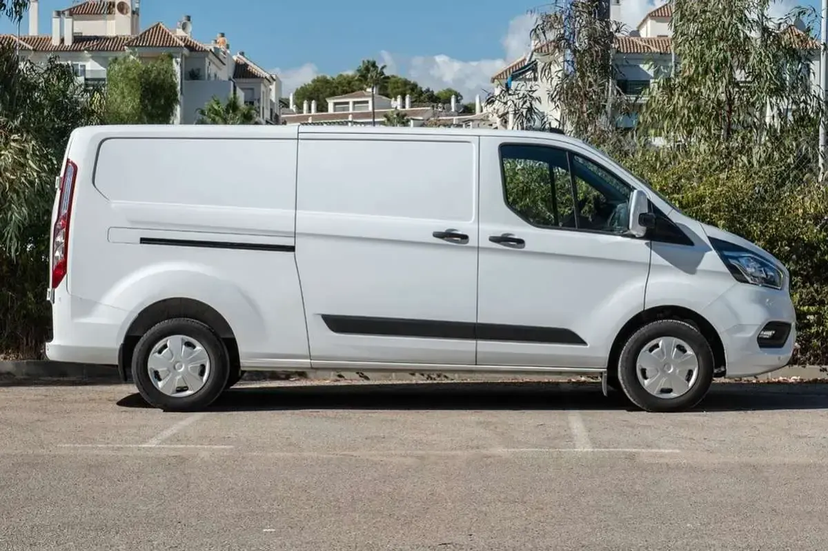 Usado Ford Transit Custom Trend 101 CV (74 kW) 2021 Blanco Van