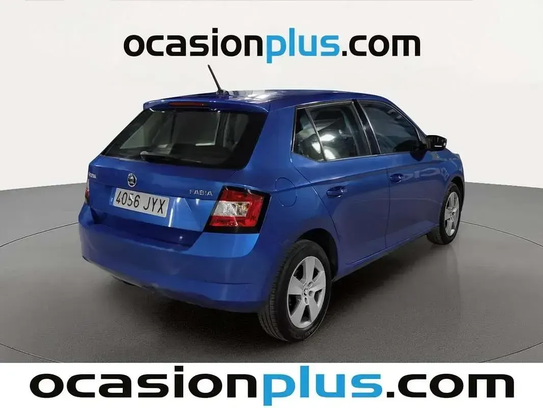 Usado Skoda Fabia 90 CV (66 kW) 2017 Azul Utilitario