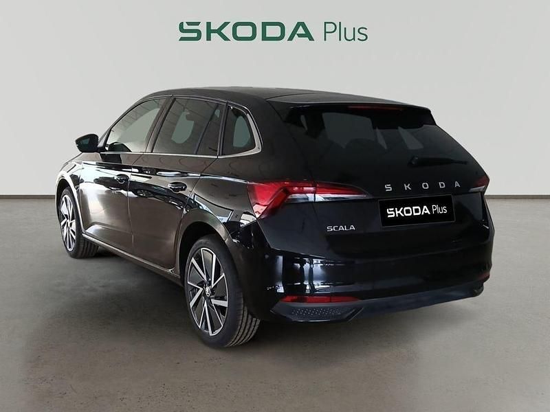 Usado Skoda Scala 116 CV (85 kW) 2024 Negro Utilitario