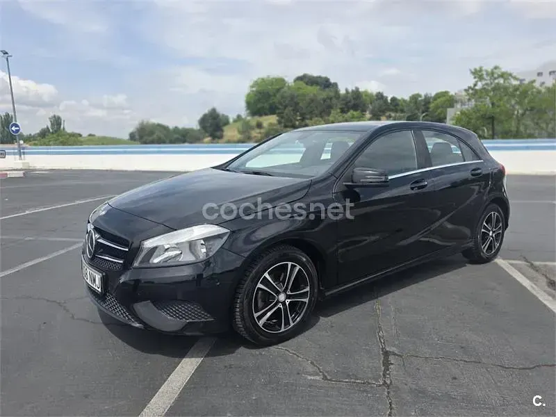 Usado Mercedes A180 Urban 109 HP (80 kW) 2013 Preto Sedan