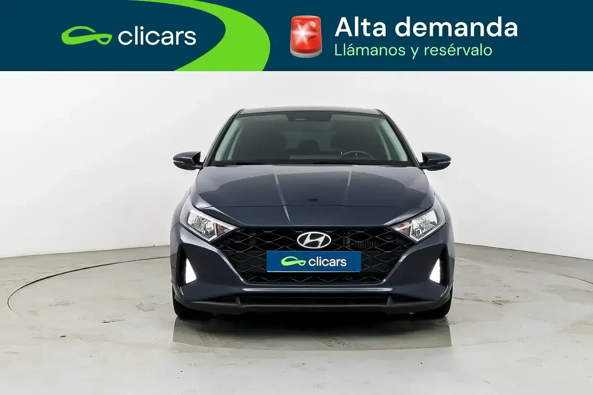 Usado Hyundai i20 100 CV (73 kW) 2022 Gris Utilitario