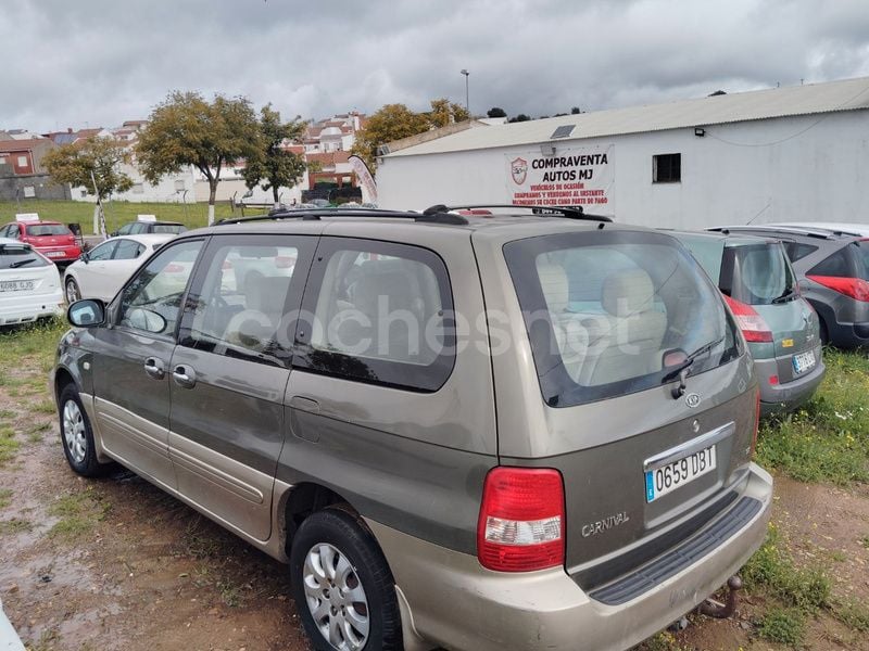 Gris / plata Usado 2004 Kia Carnival EX Monovolumen | 2700 € - Imagen 1/4