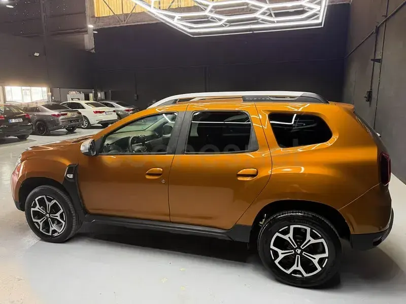 Usado Dacia Duster Comfort 115 CV (84 kW) 2019 Naranja SUV