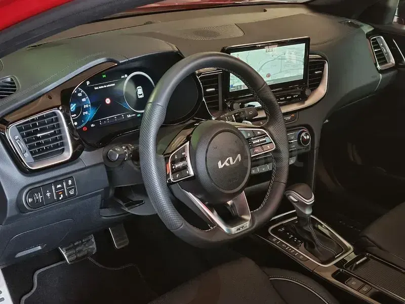 Usado Kia XCeed GT-Line 136 CV (100 kW) 2024 Granate SUV