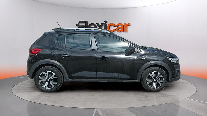Käytetty Dacia Sandero Essentiel 91 HP (66 kW) 2022 Musta Sedan