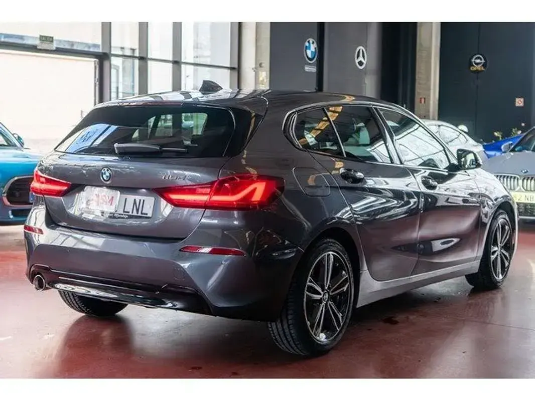 Usado BMW 116 Shadowline 116 CV (85 kW) 2021 Gris Utilitario