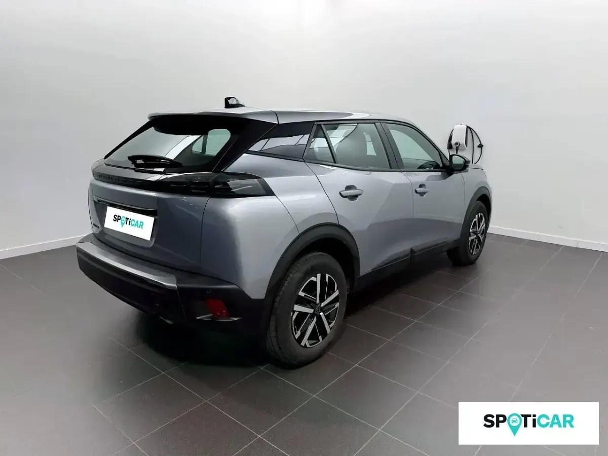 Usado Peugeot 2008 Active 100 CV (73 kW) 2024 Gris SUV