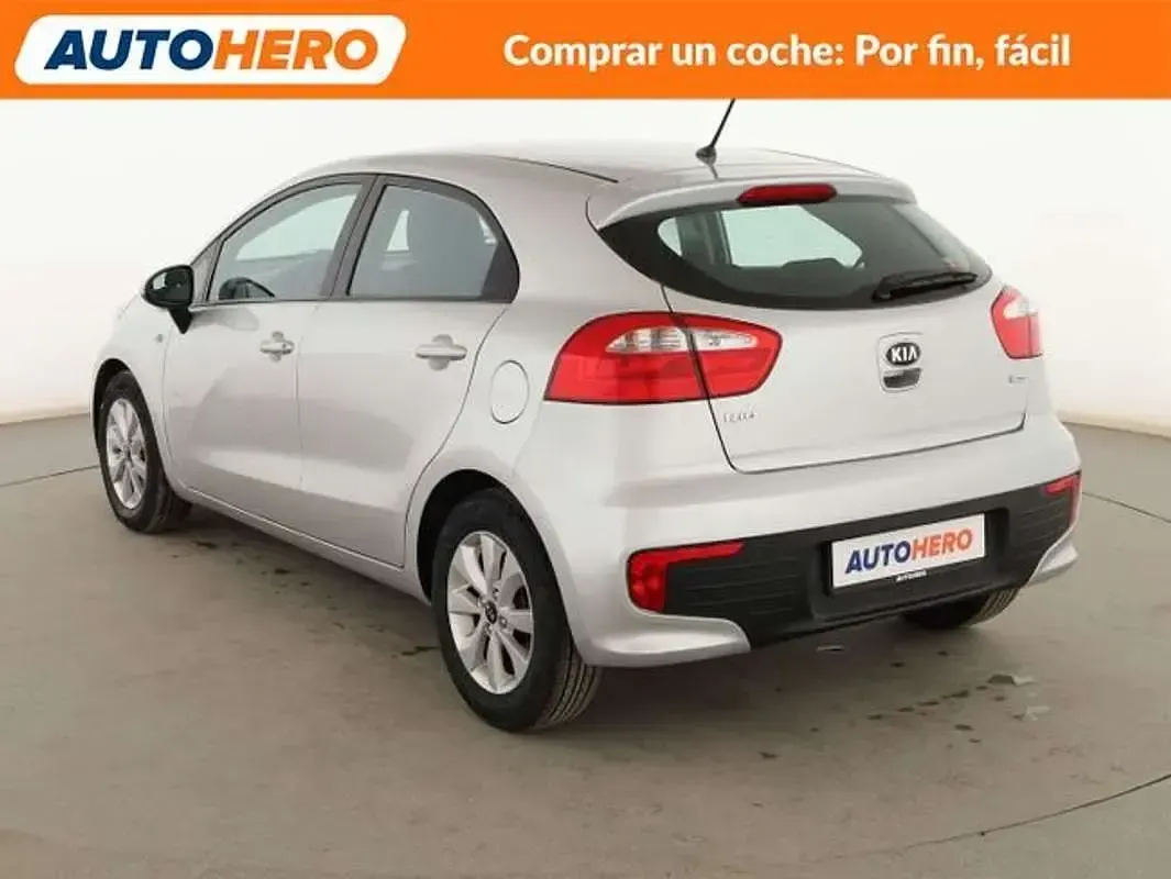 Usado Kia Rio 75 CV (55 kW) 2016 Gris Utilitario
