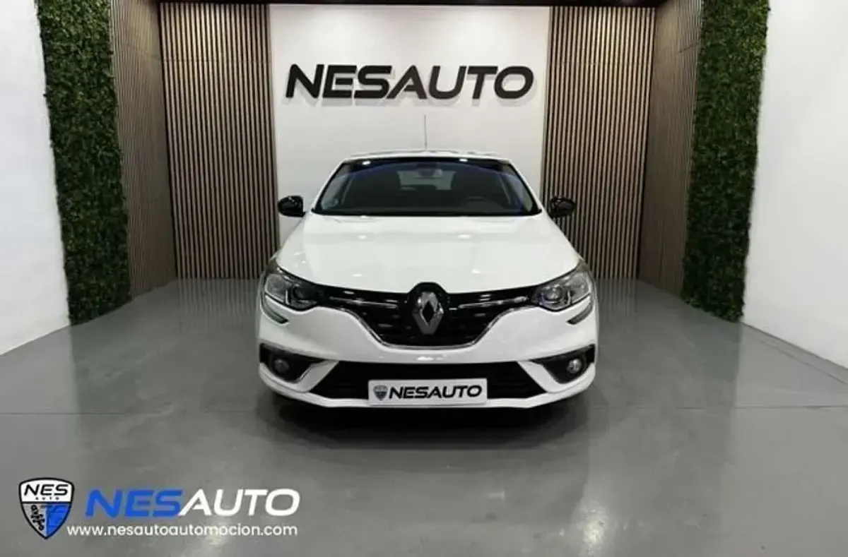 Usado Renault Mégane LIMITED 116 CV (85 kW) 2019 Blanco Utilitario