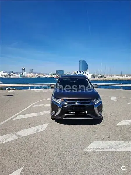 Usado Mitsubishi Outlander P-HEV 203 CV (149 kW) 2016 Marrón SUV