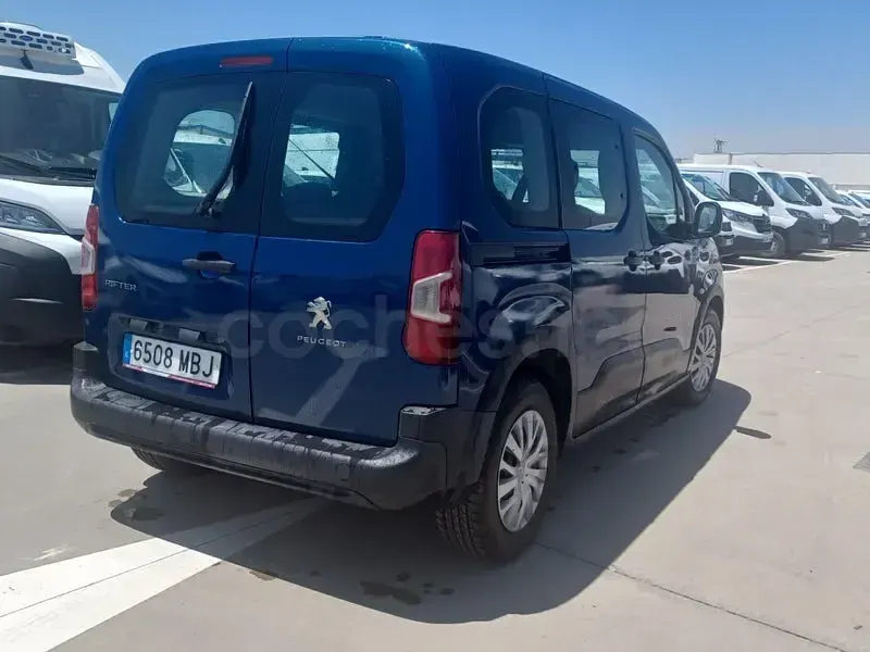 Usado Peugeot Rifter Active 100 CV (73 kW) 2022 Azul Monovolumen