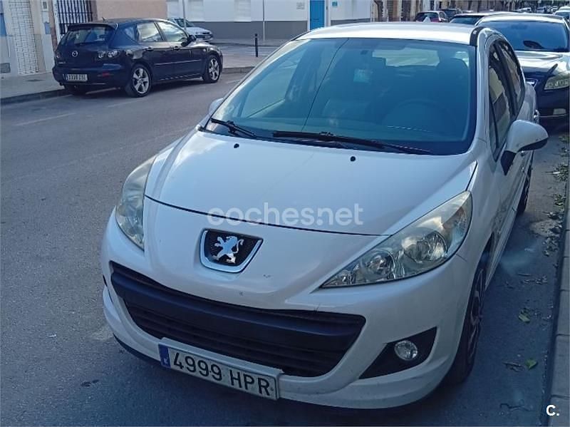 Blanco Usado 2013 Peugeot 207 Berlina | 4500 € (Precio justo) - Imagen 1/4
