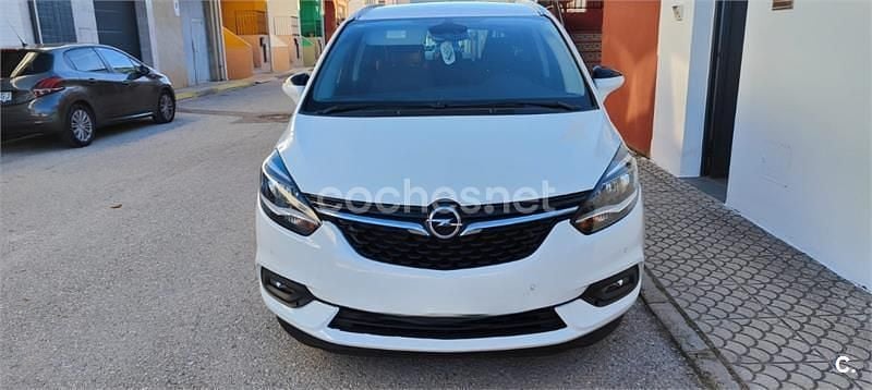 Usado Opel Zafira Family 140 CV (102 kW) 2018 Blanco Monovolumen