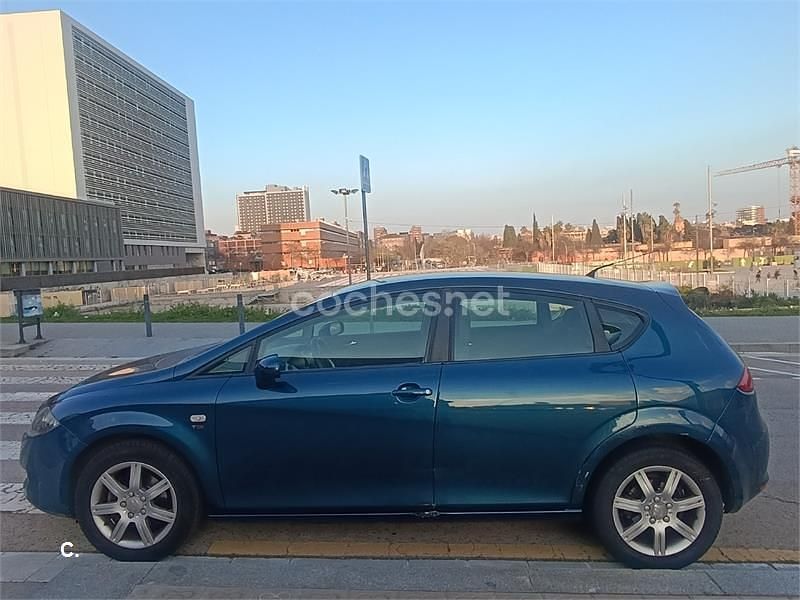 Usado Seat Leon Reference 140 CV (102 kW) 2006 Azul Utilitario