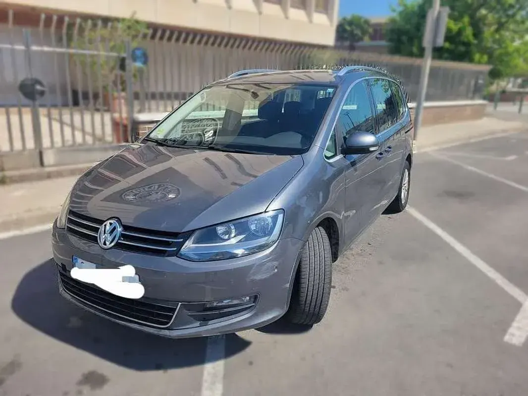 Usado VW Sharan Advance 140 CV (102 kW) 2014 Gris Monovolumen
