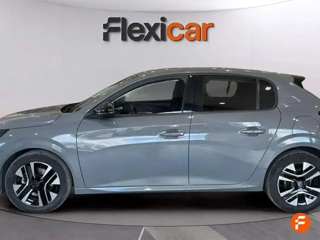Usado Peugeot 208 Allure 101 CV (74 kW) 2025 Gris Utilitario