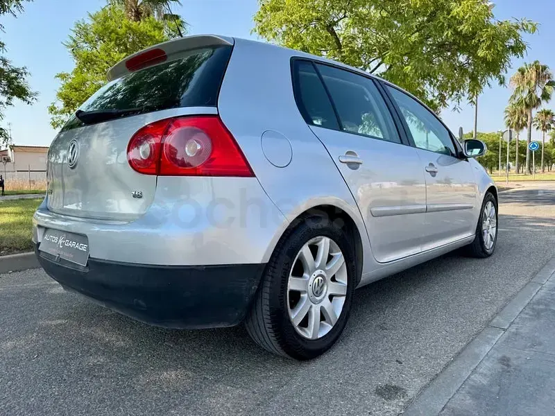 Usado VW Golf IV Highline 115 CV (84 kW) 2005 Gris / plata Berlina