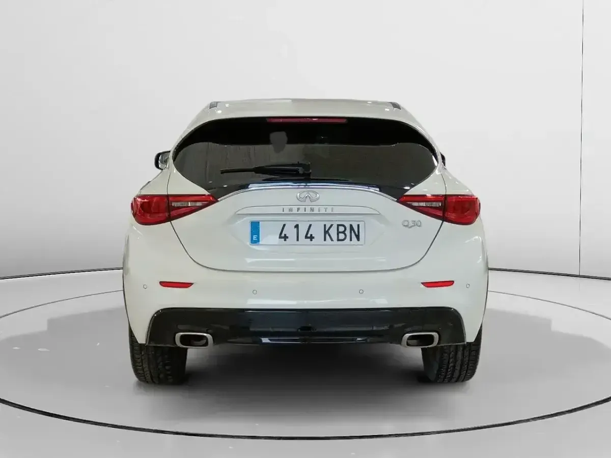 Usado Infiniti Q30 Premium 170 CV (125 kW) 2017 Blanco Utilitario