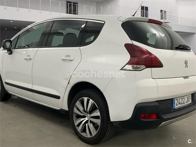 Usado Peugeot 3008 Style 130 CV (95 kW) 2015 Blanco Familiar