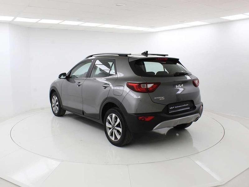 Usado Kia Stonic 101 CV (74 kW) 2025 Gris SUV