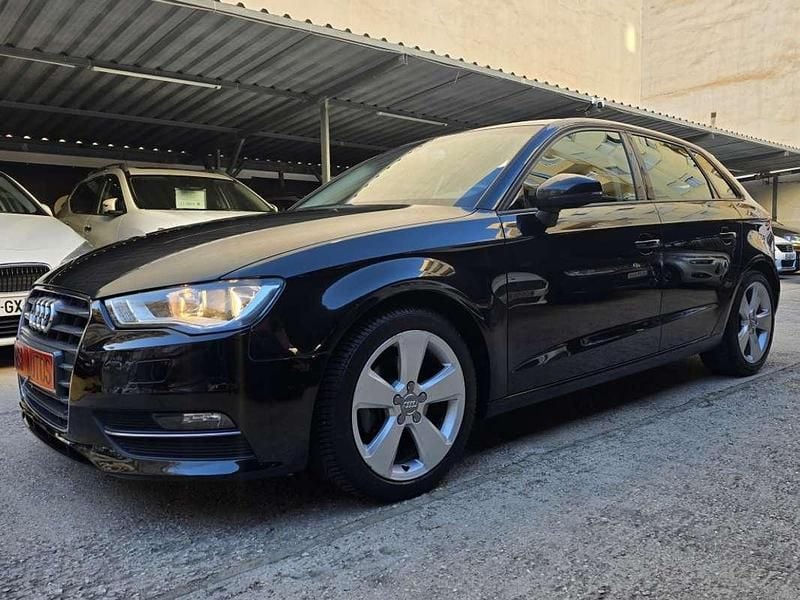 Usado Audi A3 Sportback Ambition 150 CV (110 kW) 2014 Negro Utilitario
