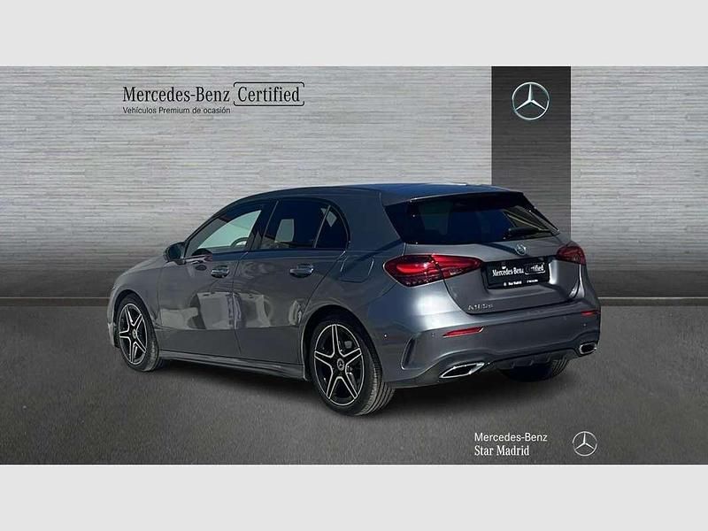 Usado Mercedes A180 109 CV (80 kW) 2025 Gris Utilitario