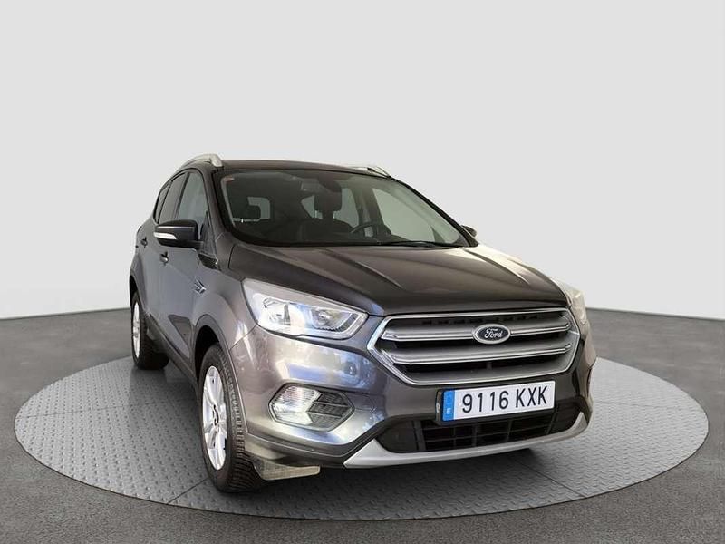 Usado Ford Kuga Trend 150 CV (110 kW) 2019 Gris / plata SUV