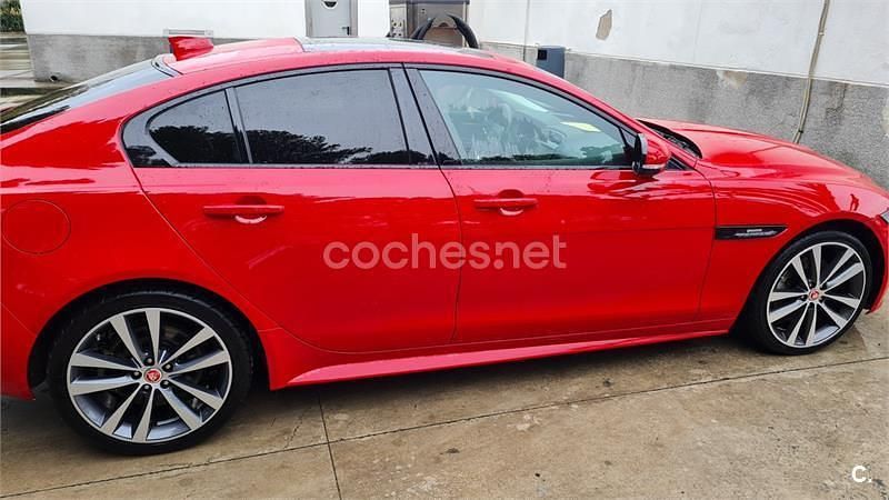 Usado Jaguar XE R-Sport 250 CV (183 kW) 2020 Rojo Berlina