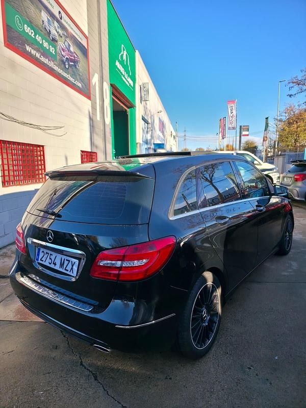 Käytetty Mercedes 220 170 HP (125 kW) 2014 Musta