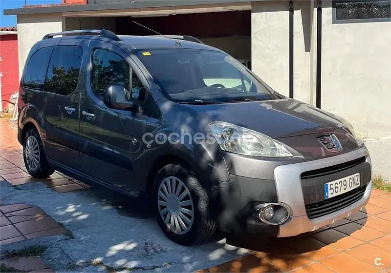 Usado Peugeot Partner Tepee Outdoor 90 CV (66 kW) 2009 Marrón Monovolumen